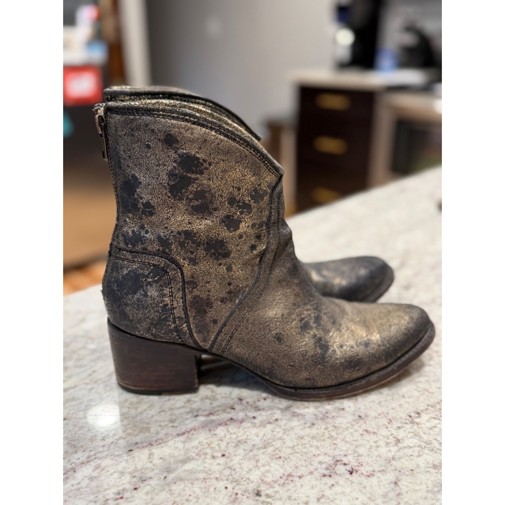 Freebird Peak Gold Black Metallic Distressed‎ Leather Ankle Boots Womens Size 9
